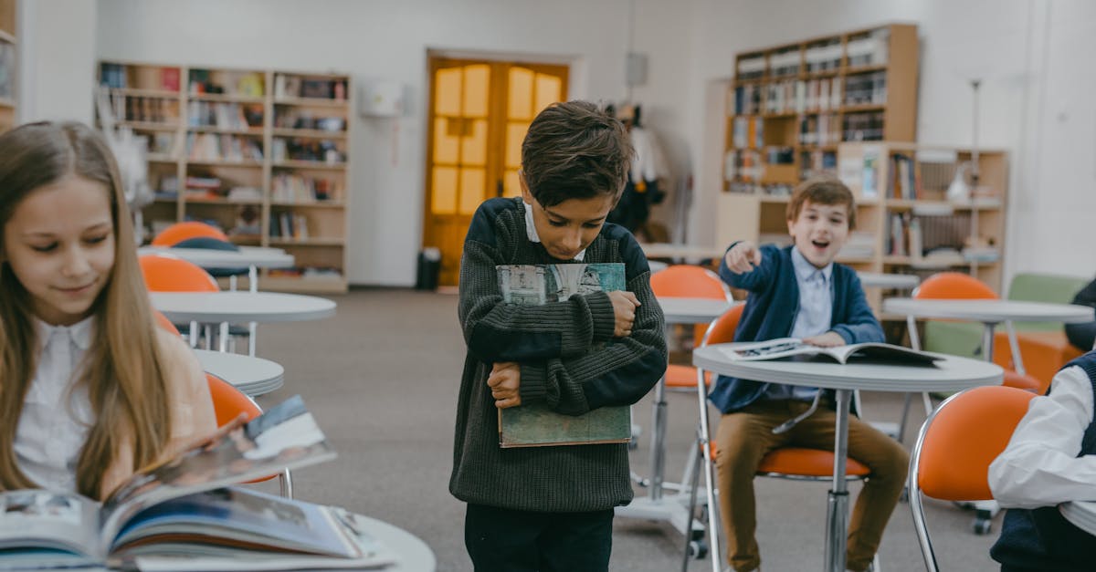 découvrez l'univers de la psychologie de l'enfant, une discipline fascinante qui explore le développement émotionnel et cognitif des jeunes. apprenez comment les enfants perçoivent le monde, gèrent leurs émotions et interagissent avec leur environnement pour favoriser leur bien-être et leur épanouissement.