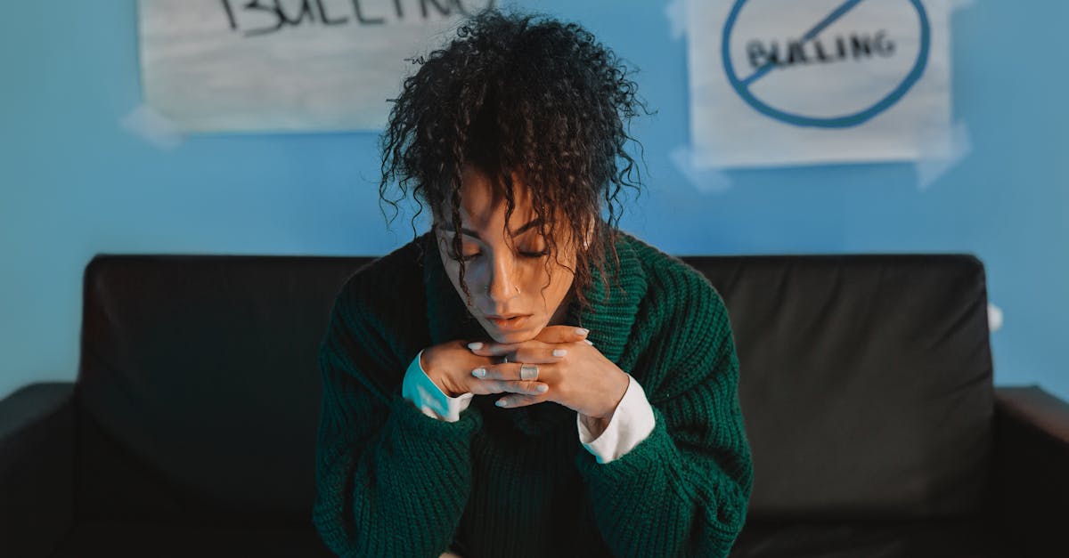 découvrez la psychologie interculturelle, une discipline qui explore les interactions entre la culture et le comportement humain. apprenez comment les différences culturelles influencent notre perception, nos valeurs et nos relations interpersonnelles. plongez dans les enjeux et les richesses de la diversité culturelle pour mieux comprendre l'esprit humain.
