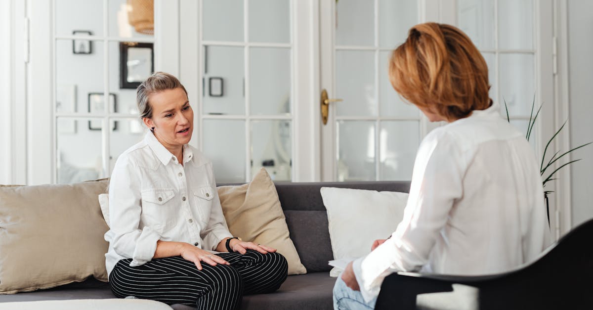 découvrez comment le dialogue en psychologie favorise la communication, la compréhension et le développement personnel. explorez les techniques et approches qui rendent le dialogue thérapeutique efficace pour améliorer les relations interpersonnelles et la santé mentale.