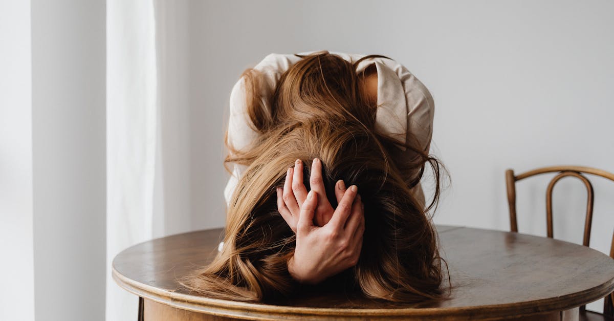 découvrez la psychologie évolutionniste, une discipline fascinante qui explore comment les mécanismes de l'évolution façonnent notre comportement, nos émotions et nos interactions sociales. plongez dans les théories et recherches qui éclairent nos instincts humains.