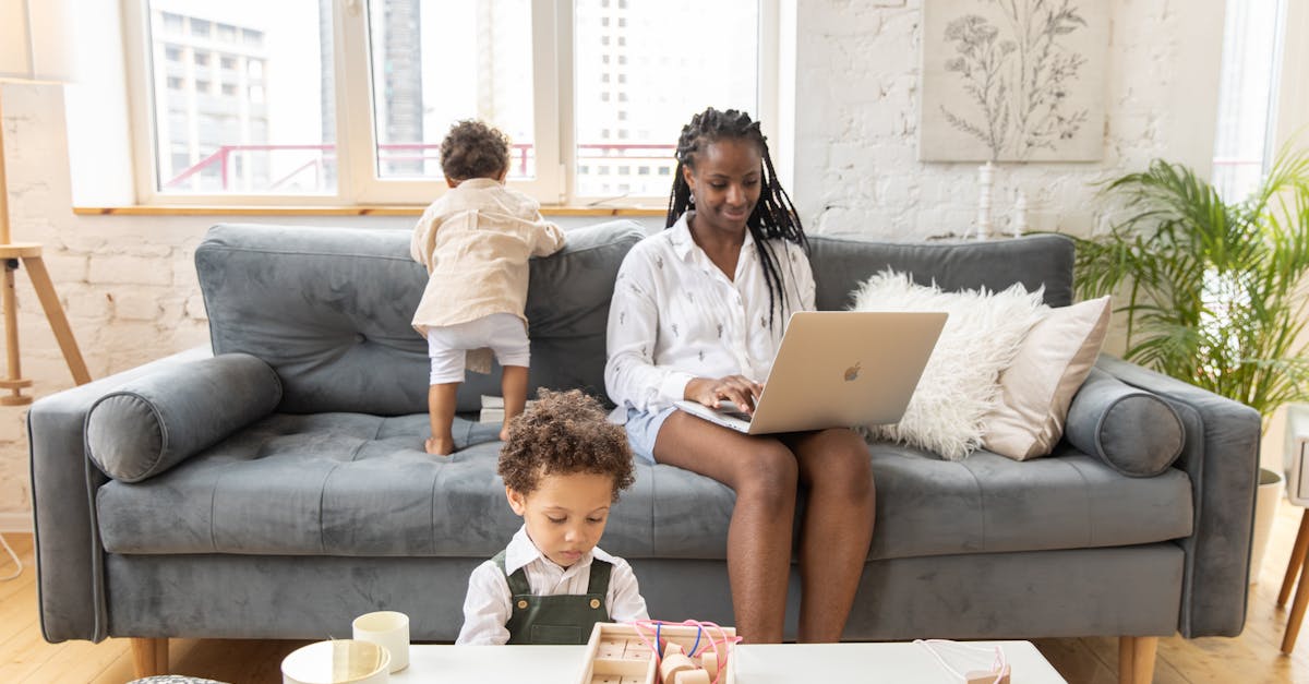 Comment la psychologie explore-t-elle les dynamiques familiales ?