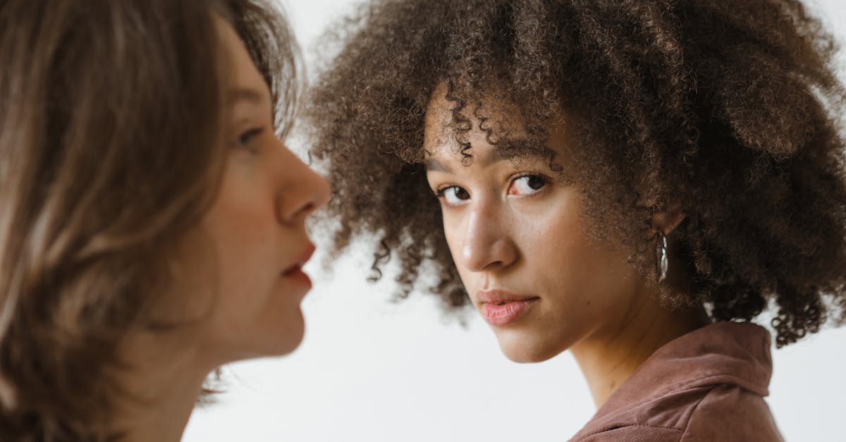 découvrez les différences de genre à travers les perspectives sociologiques et psychologiques, explorant comment elles influencent la personnalité, les comportements et les interactions sociales. une analyse approfondie pour mieux comprendre les enjeux contemporains liés au genre.