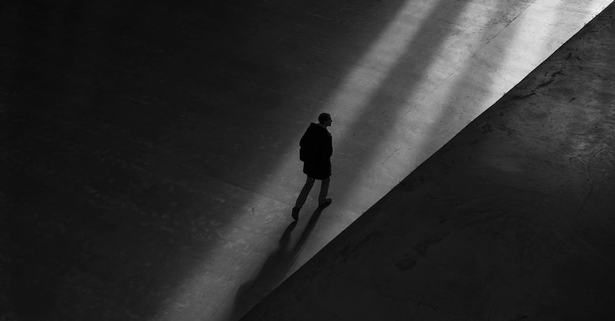 découvrez les facettes de la solitude, ses impacts sur notre bien-être mental et émotionnel, ainsi que des conseils pratiques pour surmonter l'isolement et favoriser des connexions authentiques.