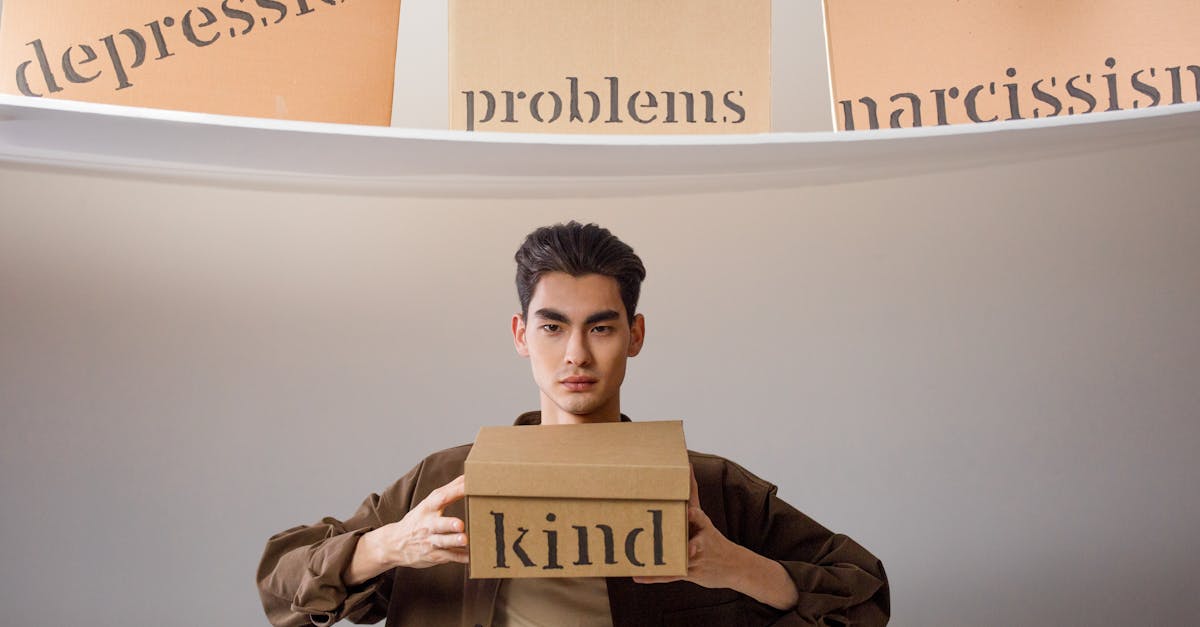 découvrez le narcissisme : un phénomène complexe de la personnalité marqué par un besoin excessif d'admiration et un manque d'empathie. plongez dans ses causes, ses manifestations et les impacts sur les relations interpersonnelles.