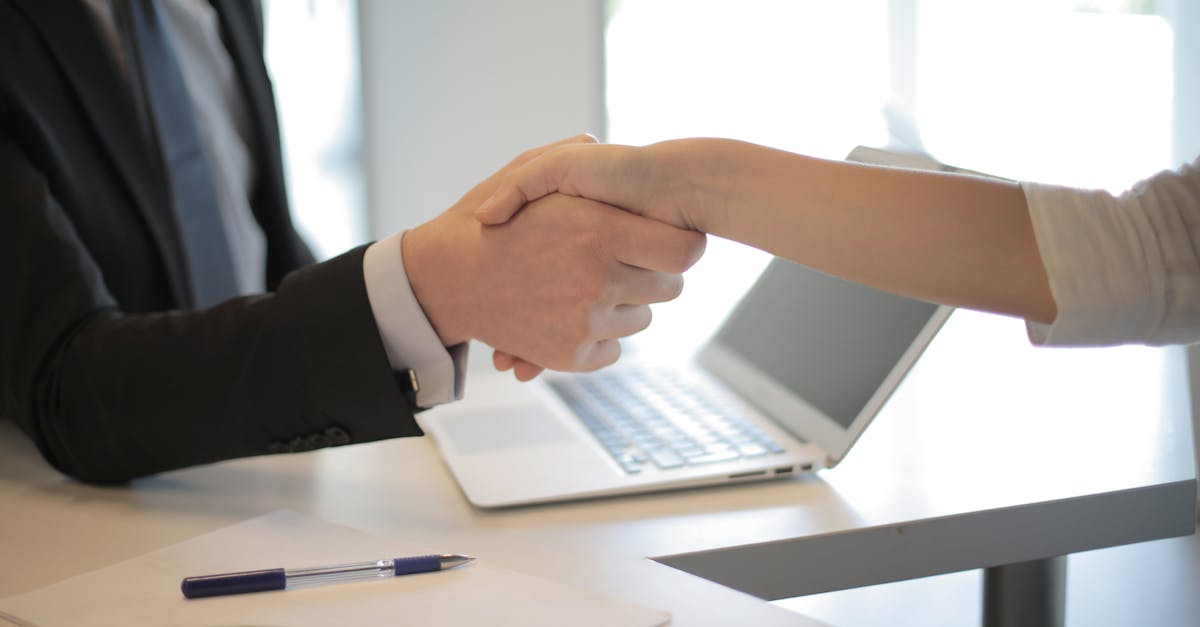 découvrez les meilleures stratégies et techniques de négociation pour réussir dans vos affaires et vos relations. apprenez à persuader, à écouter et à trouver des solutions gagnant-gagnant grâce à notre guide complet sur la négociation.