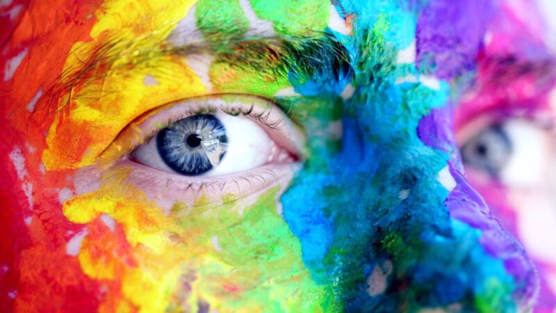 Découvrir les distinctions majeures entre les personnalités extraverties et introverties