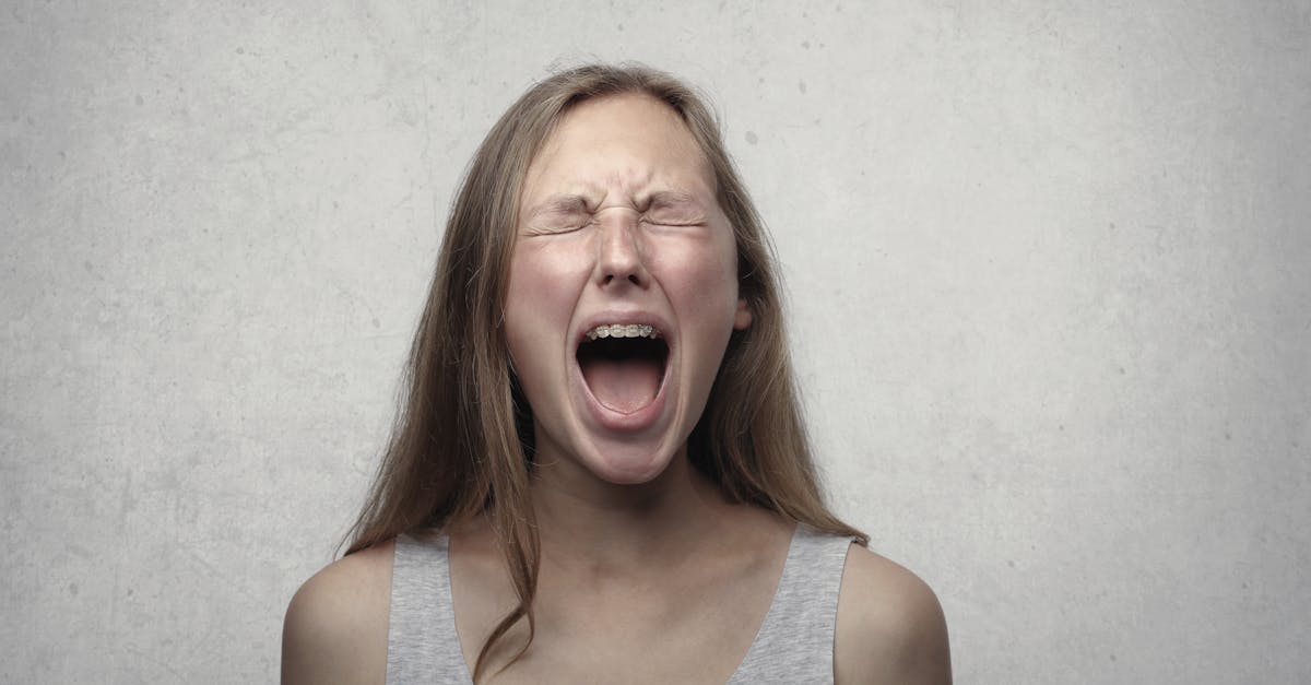 découvrez les principales théories de la personnalité qui explorent les divers aspects du comportement humain. plongez dans l'univers fascinant de la psychologie et comprenez comment ces théories expliquent nos traits, motivations et interactions sociales.