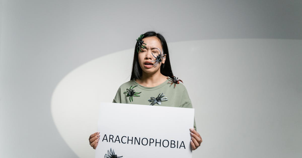 découvrez les phobies : des peurs irrationnelles qui affectent la vie quotidienne. apprenez à reconnaître les différents types de phobies, leurs causes et les méthodes de traitement pour surmonter ces appréhensions. libérez-vous de vos peurs et retrouvez votre bien-être.