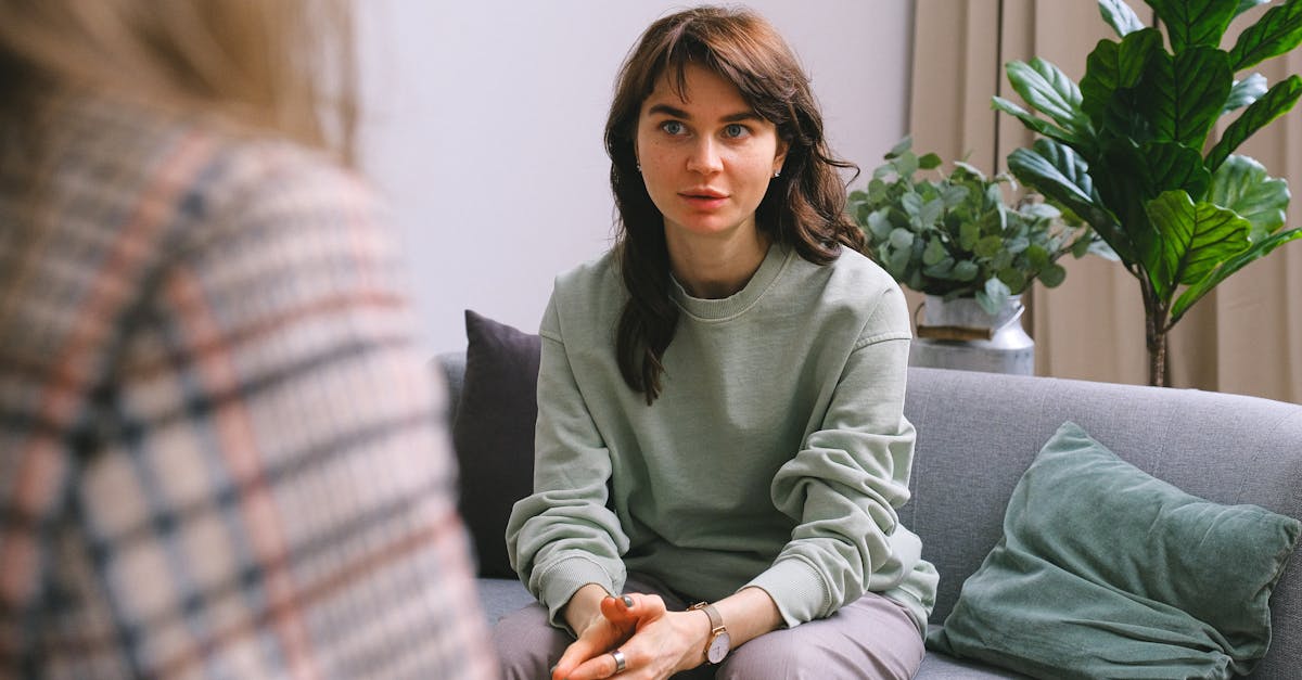 découvrez les clés de la psychologie des relations pour mieux comprendre les dynamiques interpersonnelles. apprenez comment les émotions, la communication et les comportements influencent vos relations amoureuses et amicales.