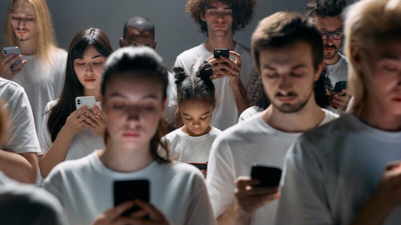 Comment la psychologie s’intéresse-t-elle à l’isolement social ?