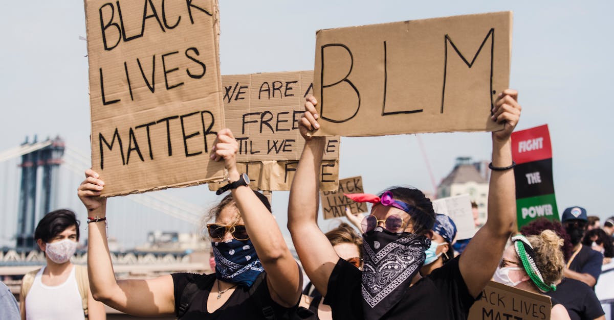 découvrez les différentes facettes de la violence, ses causes et ses impacts sur la société. analysez les enjeux sociaux, psychologiques et culturels entourant ce phénomène complexe et explorez des pistes de réflexion pour mieux comprendre et prévenir la violence.