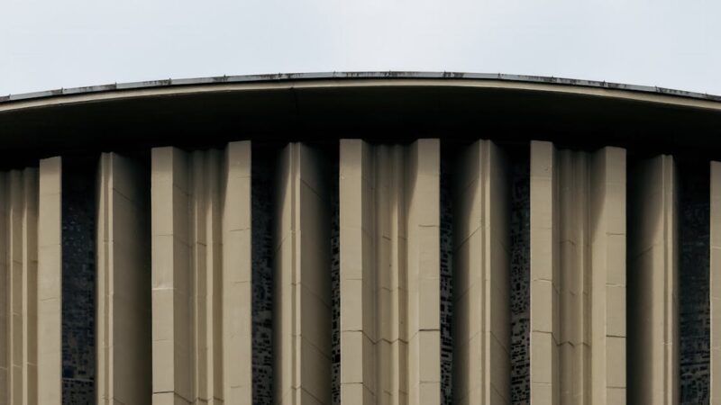 Comprendre le triangle dramatique : les rôles de victime, bourreau et sauveur et leur impact