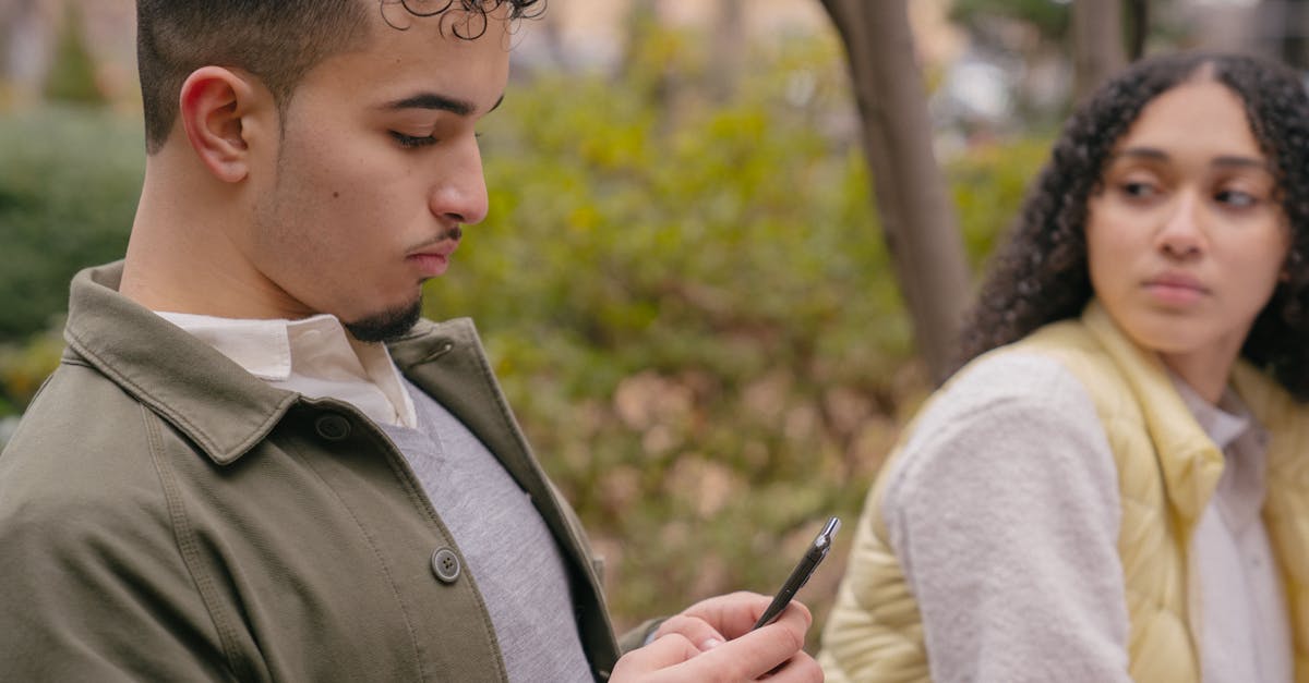 découvrez la signification de la jalousie, ses causes, ses effets sur les relations et des conseils pratiques pour mieux la comprendre et la gérer au quotidien.