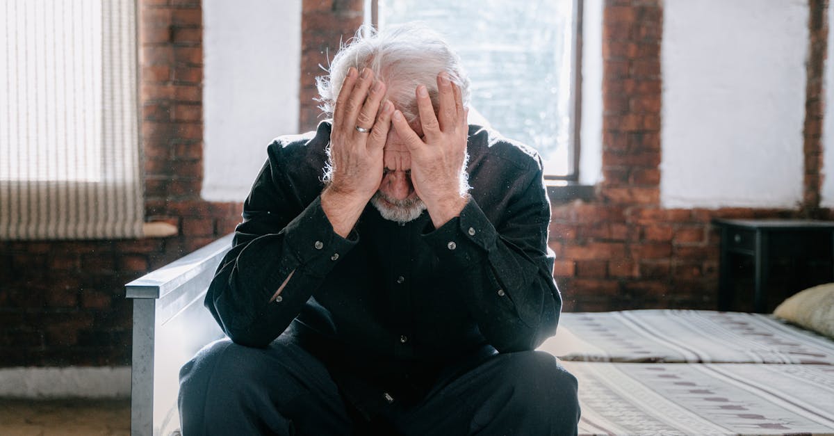 découvrez ce qu'est la dépression mélancolique, ses symptômes caractéristiques, ses causes possibles et les traitements recommandés pour aider les personnes qui en souffrent.