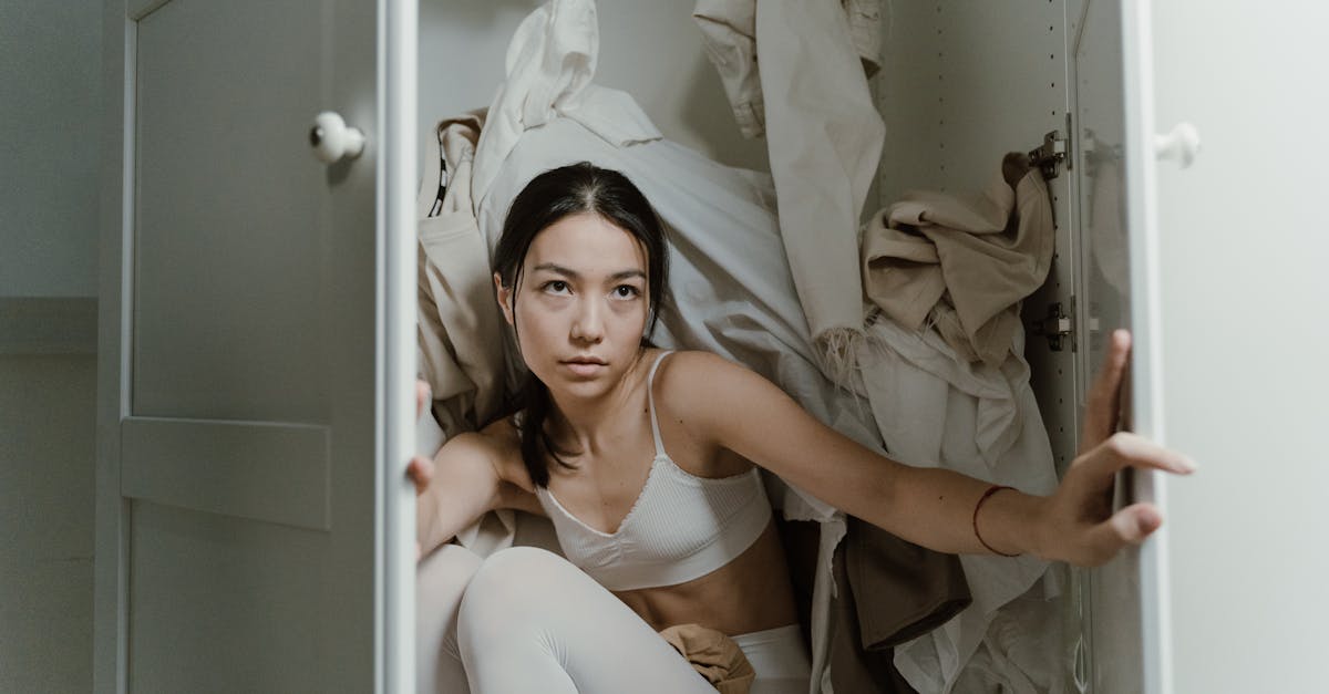 découvrez le trouble schizoaffectif, une condition psychique complexe alliant des symptômes de la schizophrénie et de troubles de l'humeur. apprenez à reconnaître ses signes, comprendre ses causes et explorer les différentes options de traitement disponibles pour aider à gérer ce trouble.
