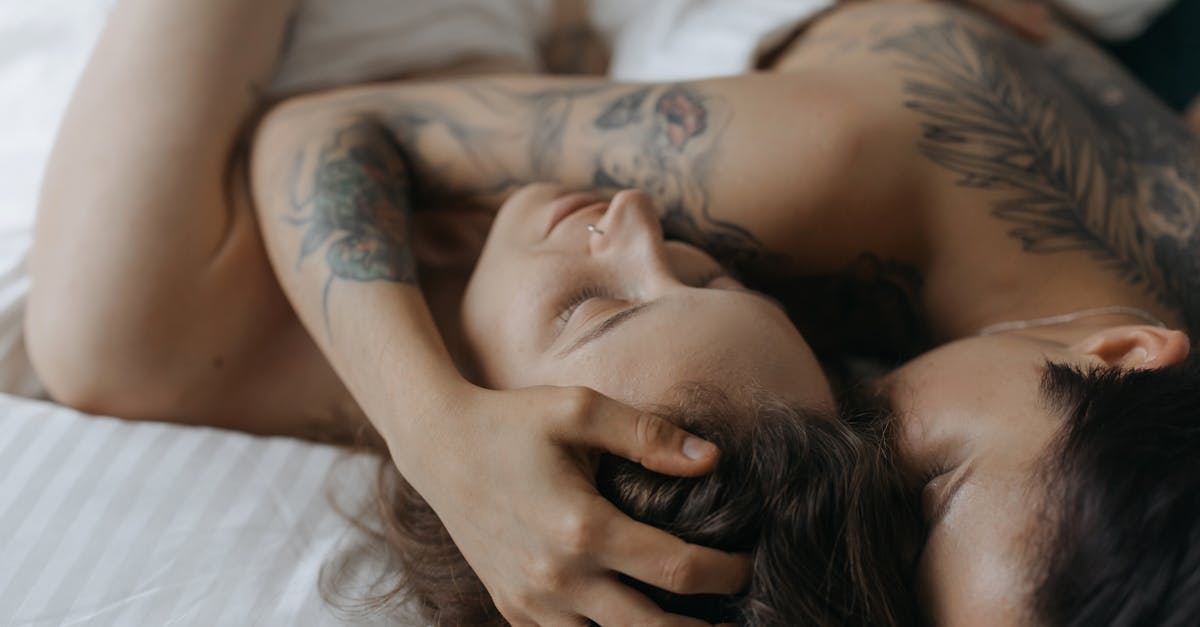 découvrez comment instaurer et renforcer la confiance au sein de votre couple grâce à des conseils pratiques et des astuces pour une relation saine et durable.