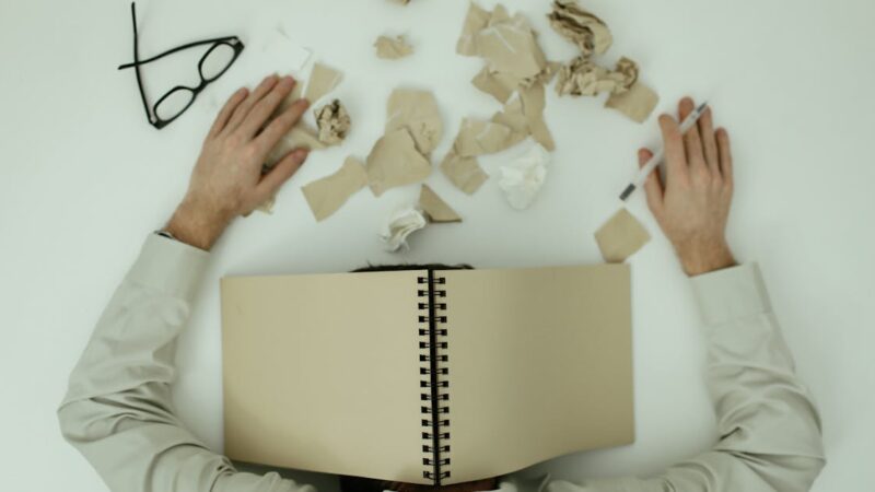 l’attachement désorganisé : 7 comportements révélateurs à connaître