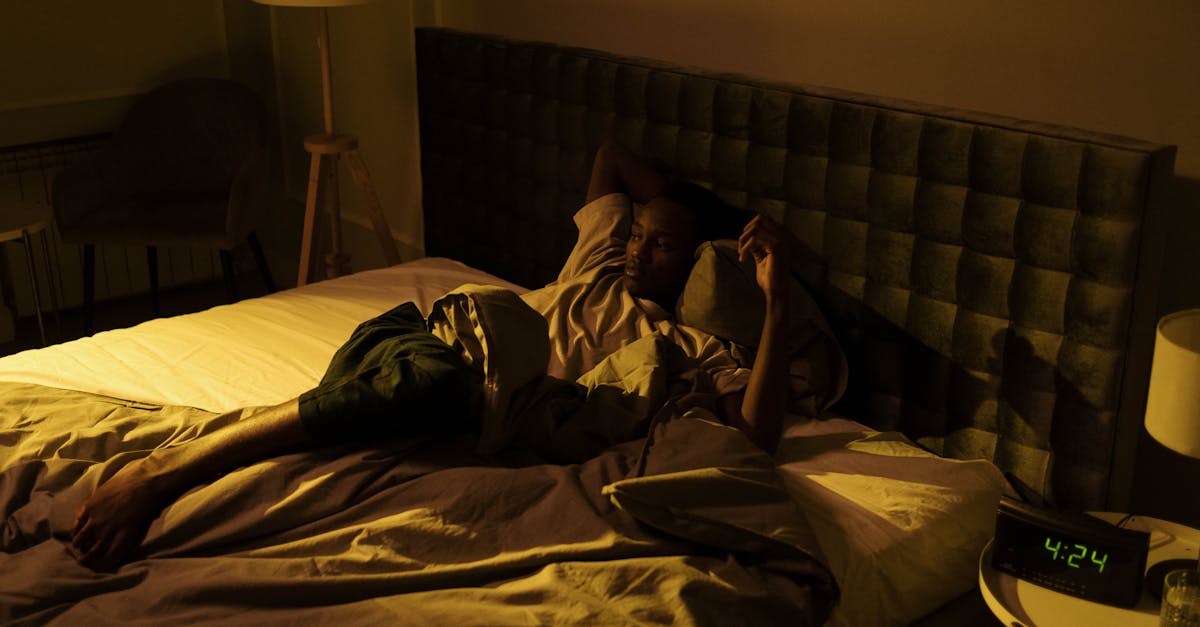 découvrez les causes, symptômes et solutions contre l'anxiété nocturne. retrouvez des conseils pratiques pour mieux dormir et apaiser votre esprit la nuit.