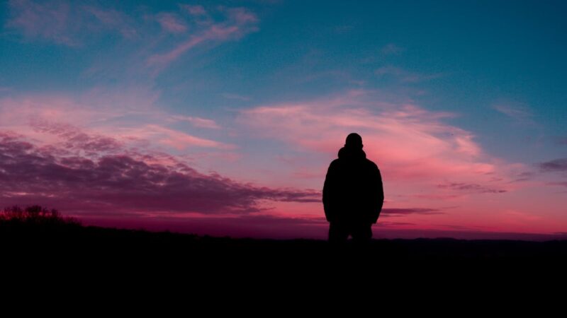 Comprendre la solitude dans votre relation : causes et solutions pour y remédier