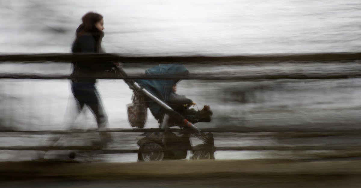 découvrez comment reconnaître et comprendre les dynamiques familiales toxiques, leurs impacts sur le bien-être émotionnel et des conseils pour s’en protéger et retrouver un équilibre sain.