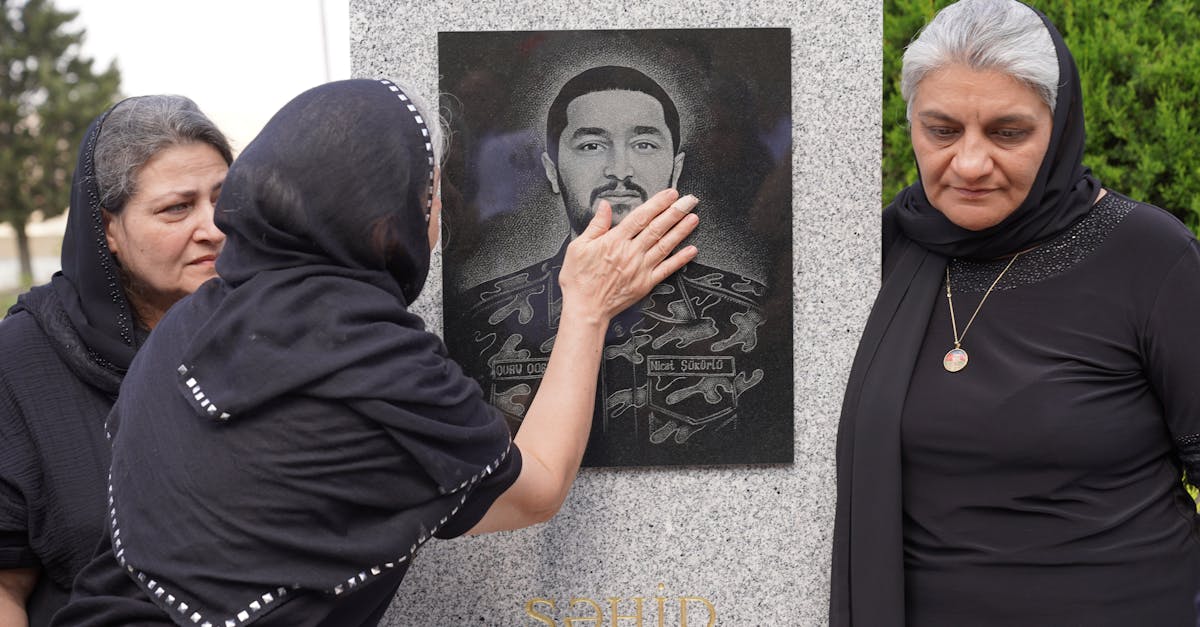 le syndrome de perte gémellaire désigne la perte d’un jumeau pendant la grossesse ou après la naissance et ses conséquences émotionnelles et psychologiques chez les parents et le jumeau survivant. découvrez les causes, symptômes et accompagnements possibles.