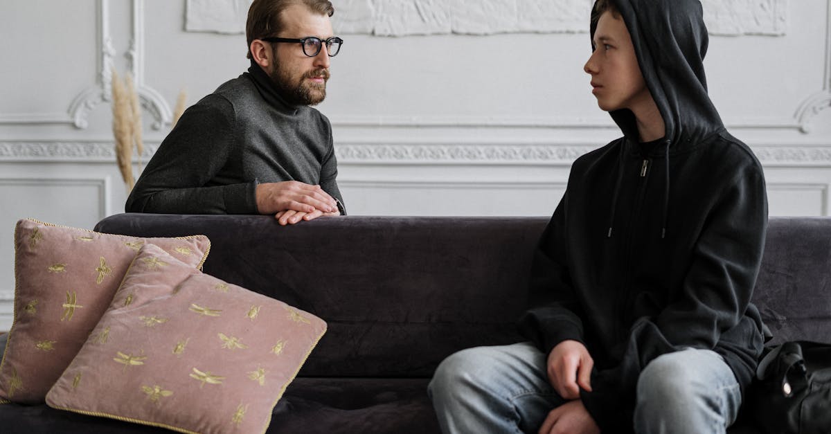découvrez les bases de la psychologie de l’adolescent : développement, émotions, troubles courants et conseils pour mieux comprendre cette période de la vie.