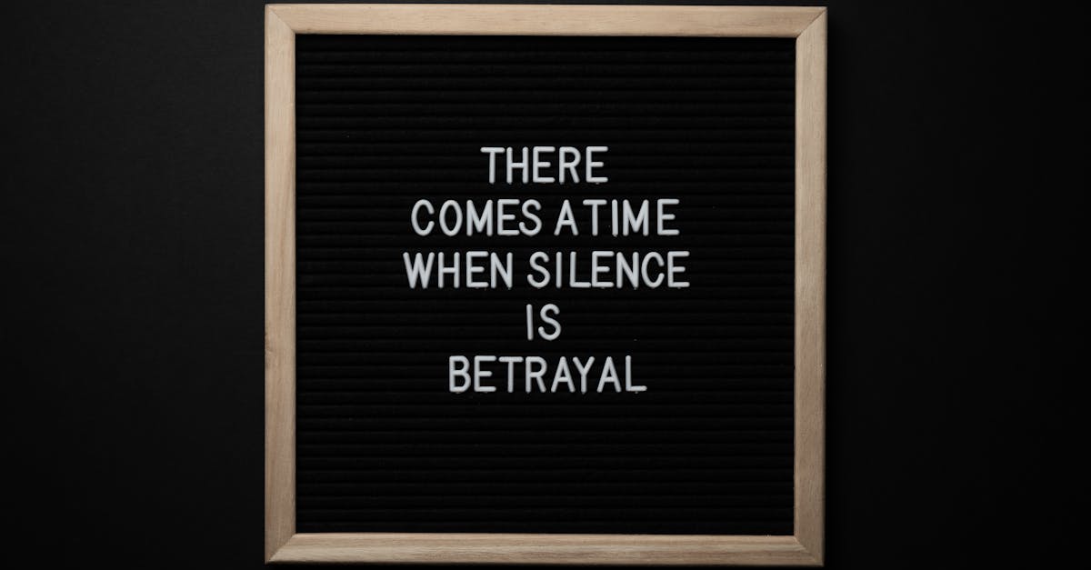 découvrez la signification et les conséquences de la trahison : ses causes, ses impacts émotionnels et comment surmonter le sentiment de betrayal dans les relations personnelles ou professionnelles.
