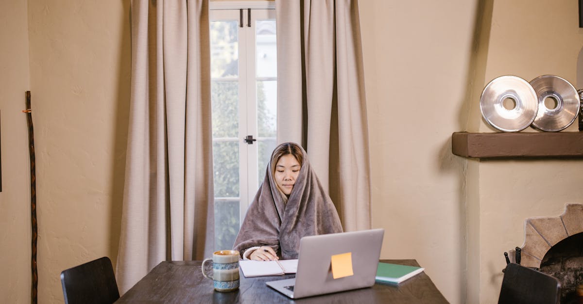 découvrez l'art du cocooning : astuces, inspirations et conseils pour créer une ambiance chaleureuse et réconfortante chez vous. profitez d'un intérieur douillet et d'instants de détente tout au long de l'année.