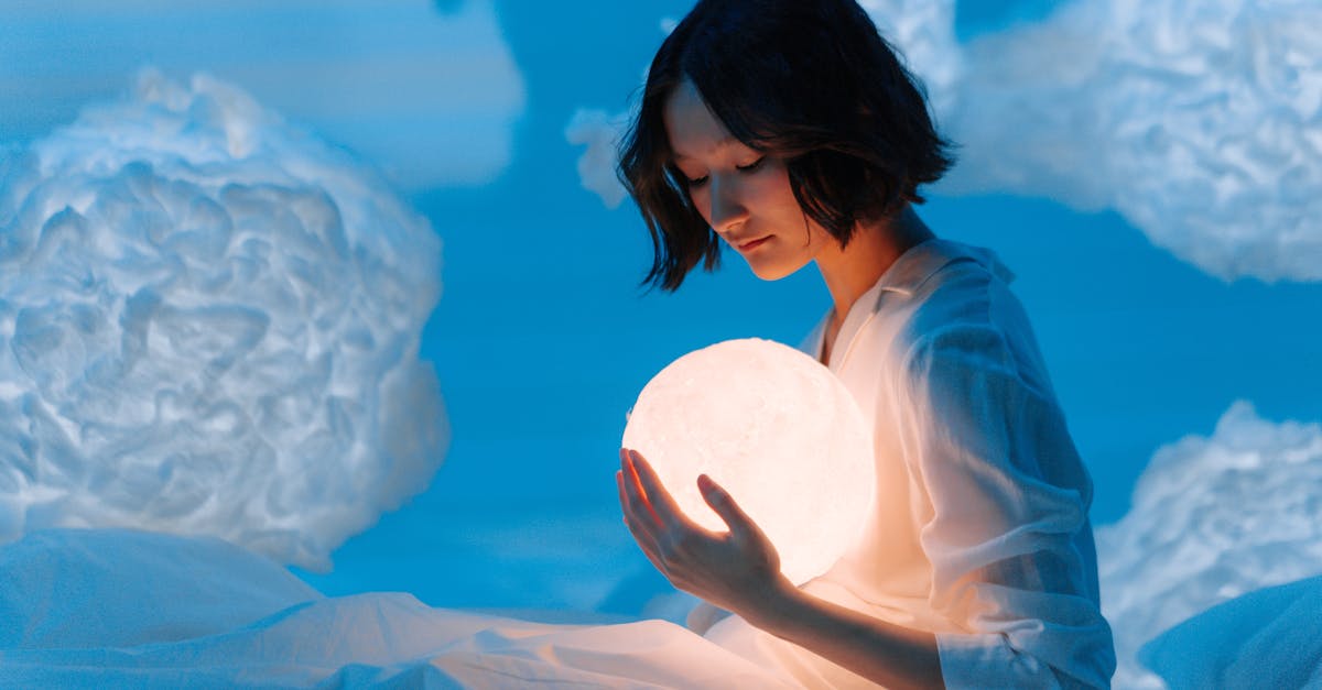 découvrez la signification de vos rêves et explorez les symboles oniriques grâce à notre guide de l’interprétation des rêves. apprenez à mieux comprendre votre inconscient et trouvez des réponses à vos questions nocturnes.