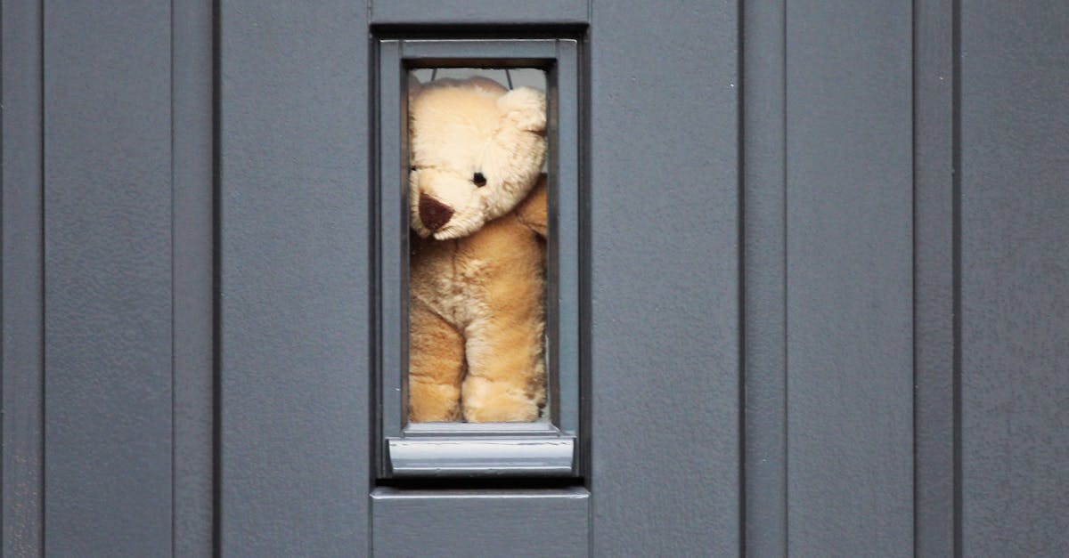 découvrez comment la tristesse cachée peut influencer la vie quotidienne, les relations et le bien-être émotionnel, ainsi que des conseils pour reconnaître et surmonter cette émotion silencieuse.