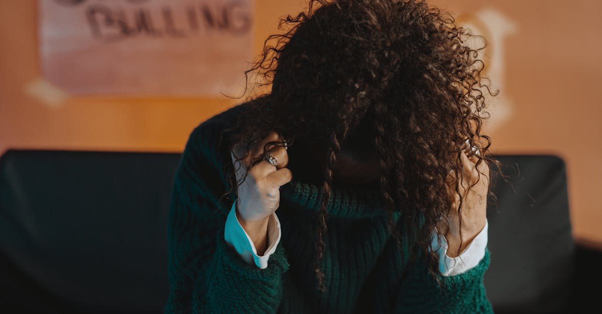 découvrez comment la tristesse cachée peut influencer nos émotions et nos comportements au quotidien, et apprenez à reconnaître ses signes pour mieux y faire face.