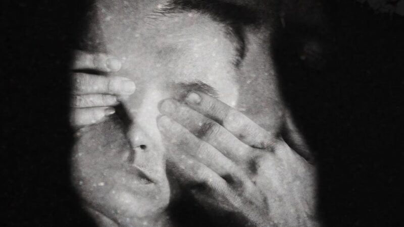 la tristesse cachée : comprendre et surmonter ses émotions intérieures