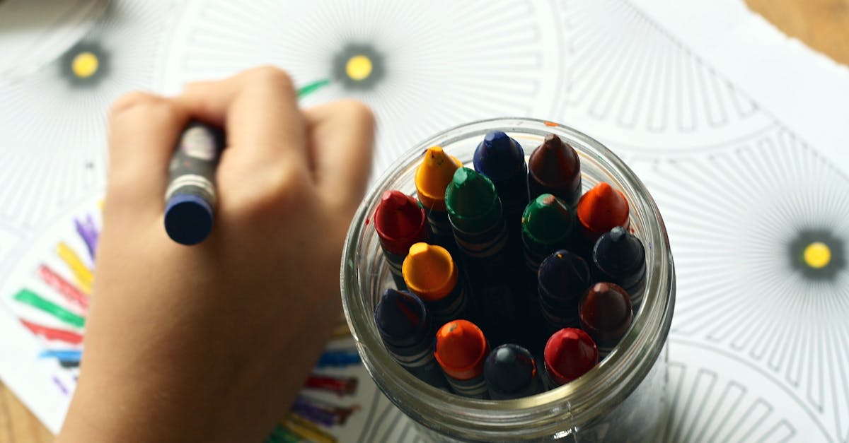 découvrez l'univers des mandalas : des motifs géométriques apaisants pour la relaxation, la méditation et la créativité. apprenez leur signification, comment les colorier ou les dessiner, et profitez de leurs bienfaits pour le bien-être.