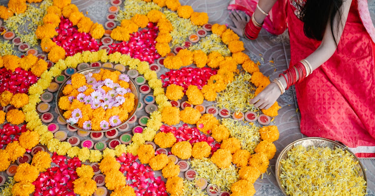 découvrez l'univers fascinant des mandalas : leur signification, leurs bienfaits pour la détente et la méditation, ainsi que des conseils pour colorier ou créer vos propres mandalas.