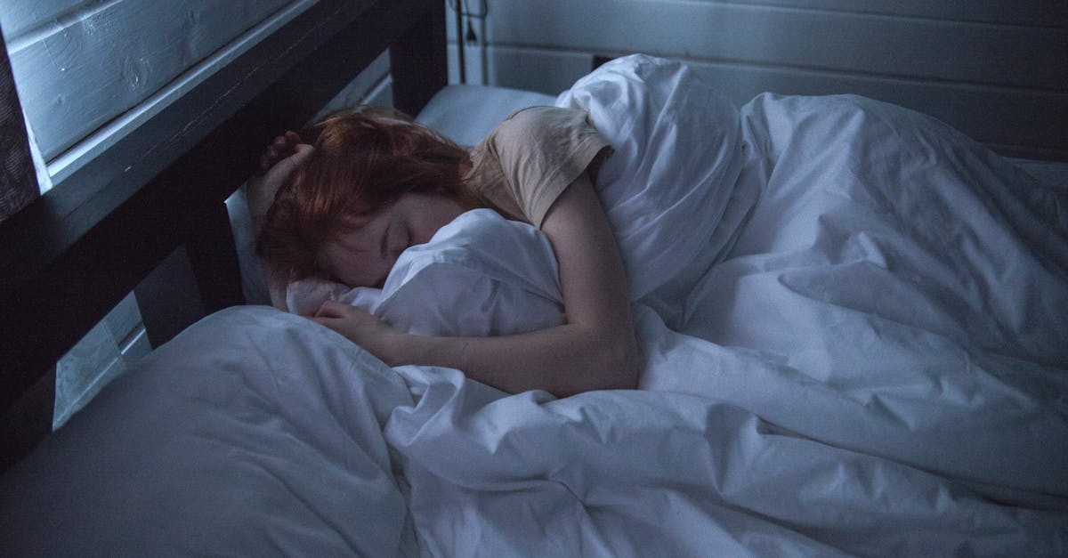 découvrez les bienfaits de dormir nu : amélioration du sommeil, réduction du stress et conseils pour profiter pleinement de cette habitude naturelle.
