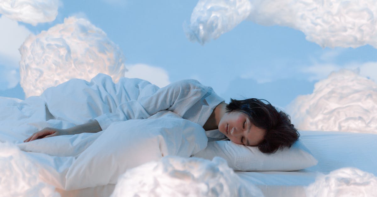 découvrez les bienfaits de dormir nu : amélioration du sommeil, régulation de la température corporelle et bien-être. conseils et astuces pour adopter cette habitude et profiter d'un repos plus réparateur.