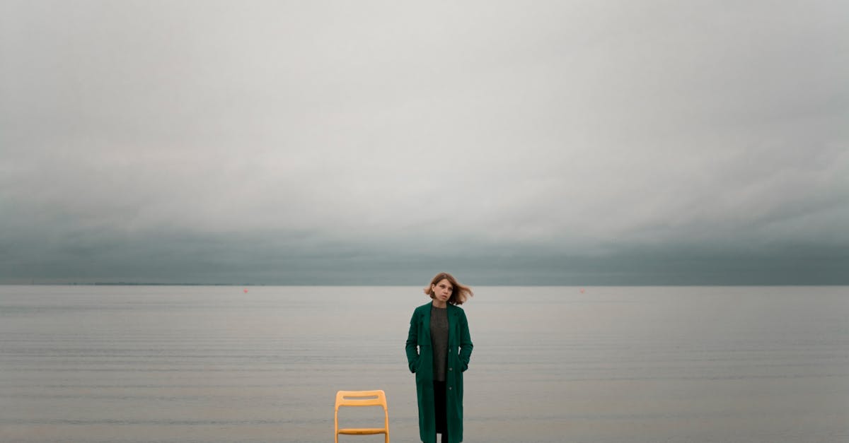 découvrez la signification de la solitude, ses causes, ses effets sur le bien-être et des conseils pour mieux la vivre ou la surmonter au quotidien.
