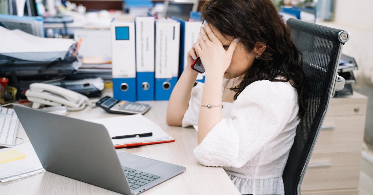découvrez tout sur les maux de tête de tension : causes, symptômes et solutions pour soulager efficacement la douleur et améliorer votre bien-être au quotidien.
