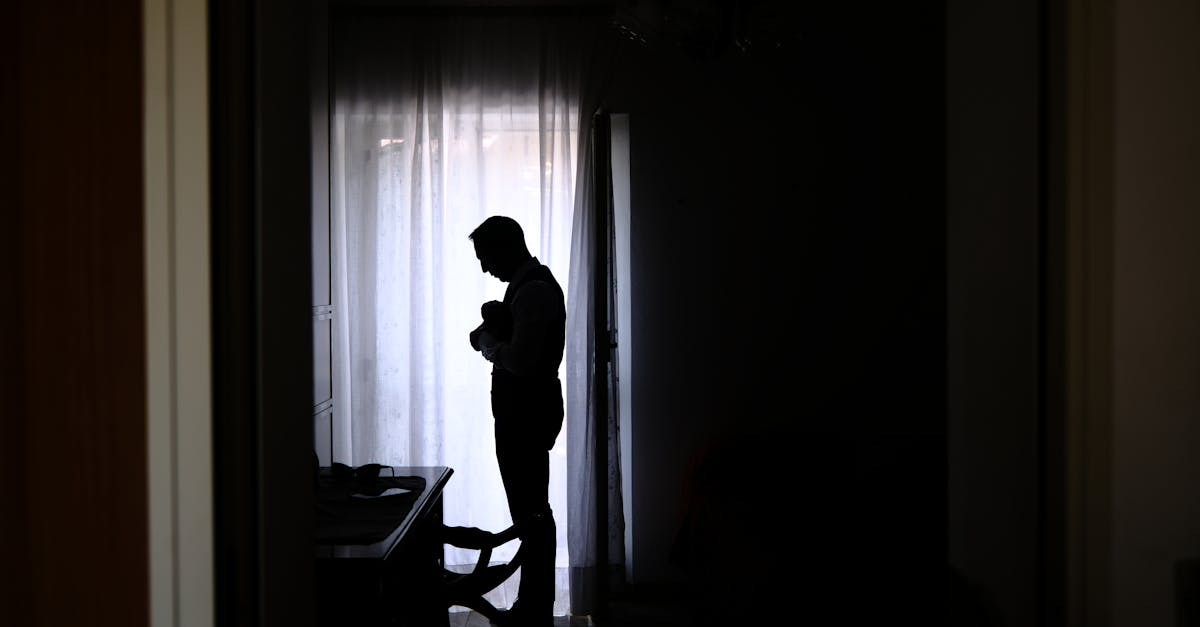 découvrez comment reconnaître les signes d'un parent toxique, comprendre leur impact sur votre bien-être et obtenir des conseils pour vous protéger et restaurer votre autonomie émotionnelle.