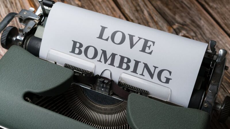 Démêler les manipulations affectives : comment des comportements toxiques érodent l’estime et la confiance en soi