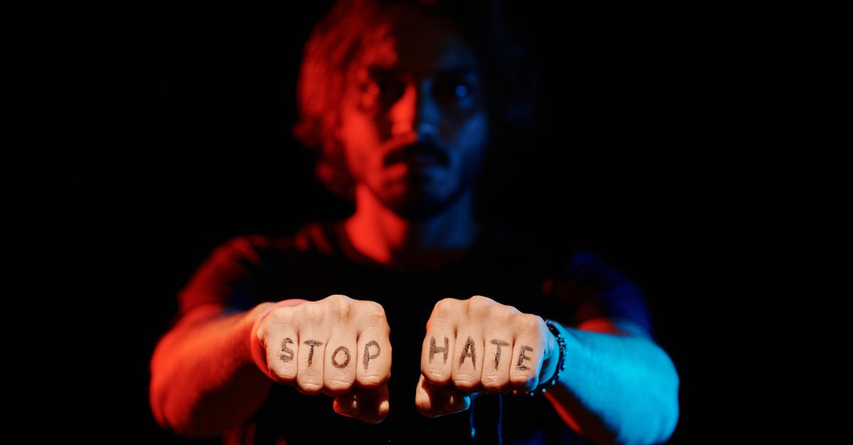 découvrez une exploration profonde du sentiment de haine, ses origines, ses impacts et comment le surmonter pour promouvoir la paix intérieure et les relations apaisées.