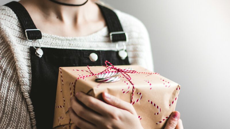 S&rsquo;offrir un cadeau à soi-même : Pourquoi le « Self-Gifting » est Tout Sauf un Caprice