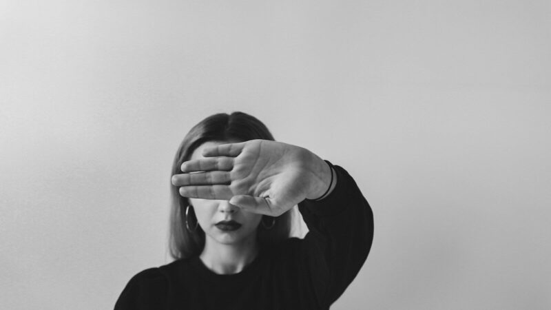 Se recentrer sur soi : l&rsquo;art de revenir à l&rsquo;essentiel quand tout vous tire vers l&rsquo;extérieur