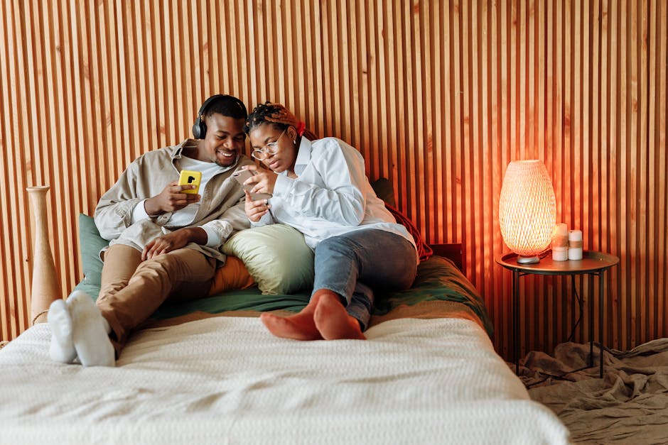 Couple partageant un moment de qualité sans téléphone
