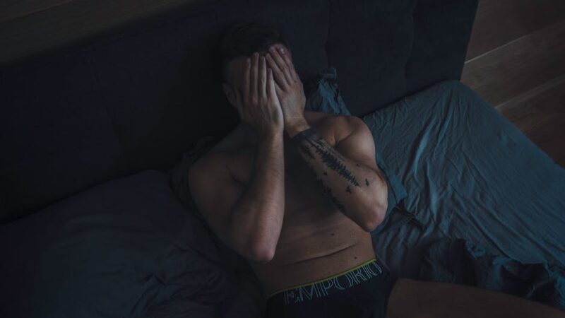 L’obsession de rester au lit : dysanie, clinomanie et ce que la science en dit vraiment