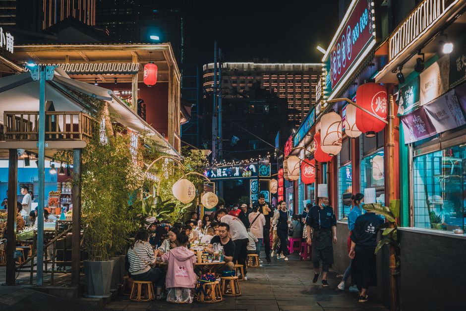 Crowded restaurant with sensory overload and busy atmosphere