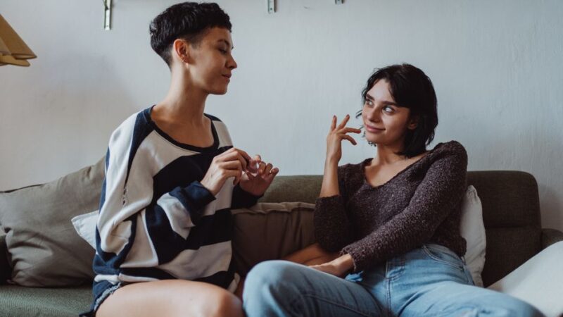 Amitié avec bénéfices : liberté sexuelle ou illusion affective ?