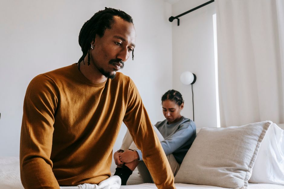 Quand on tombe amoureux d’une autre personne en couple : que faire selon la psychologie