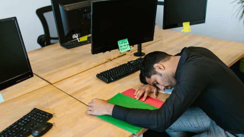Fatigue mentale : causes réelles, mécanismes cérébraux et solutions fondées sur les preuves