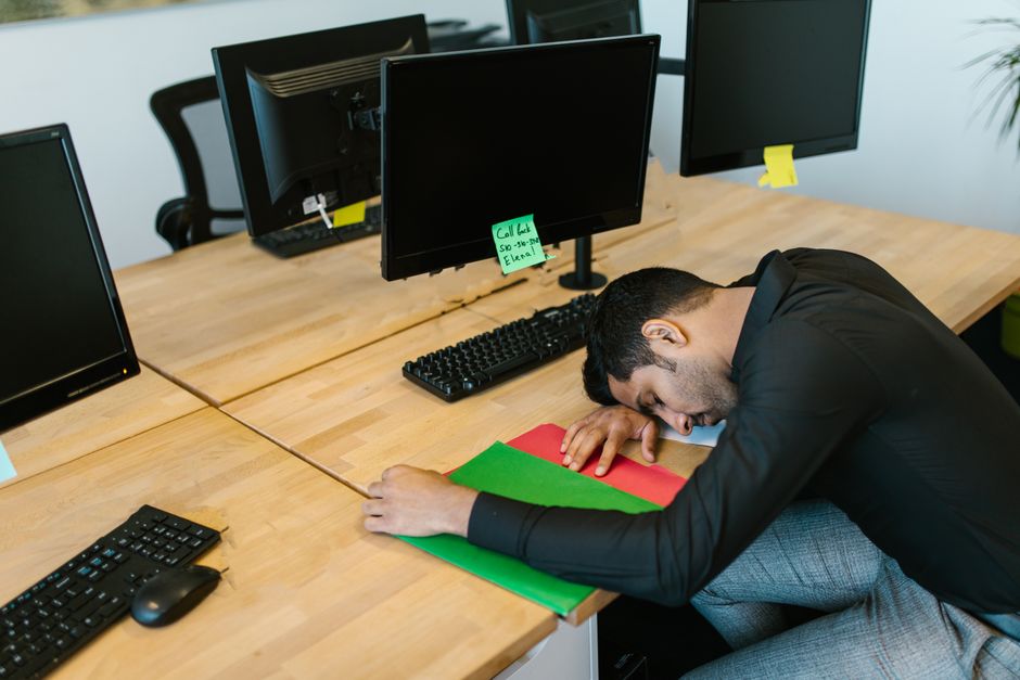 Fatigue mentale : causes réelles, mécanismes cérébraux et solutions fondées sur les preuves